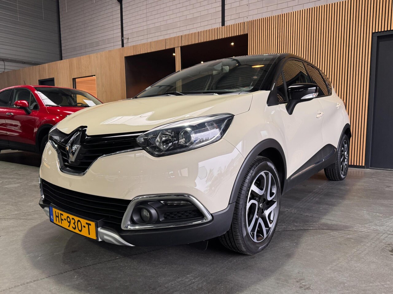 Renault Captur - 1.2 TCe Xmod Camera|Keyless|Trekhaak|Leder|APK|NAP - AutoWereld.nl