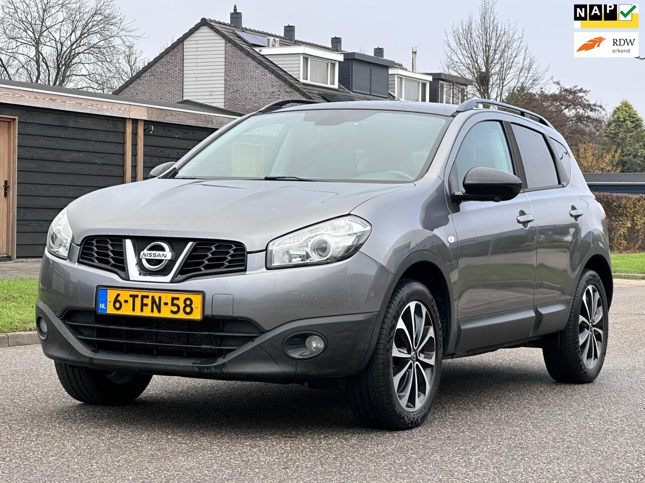 Nissan Qashqai - 1.6 360 Achteruit camera*Navigatie*Pano*NAP*Cruise*Clima*Trekhaak*LM velgen* - AutoWereld.nl