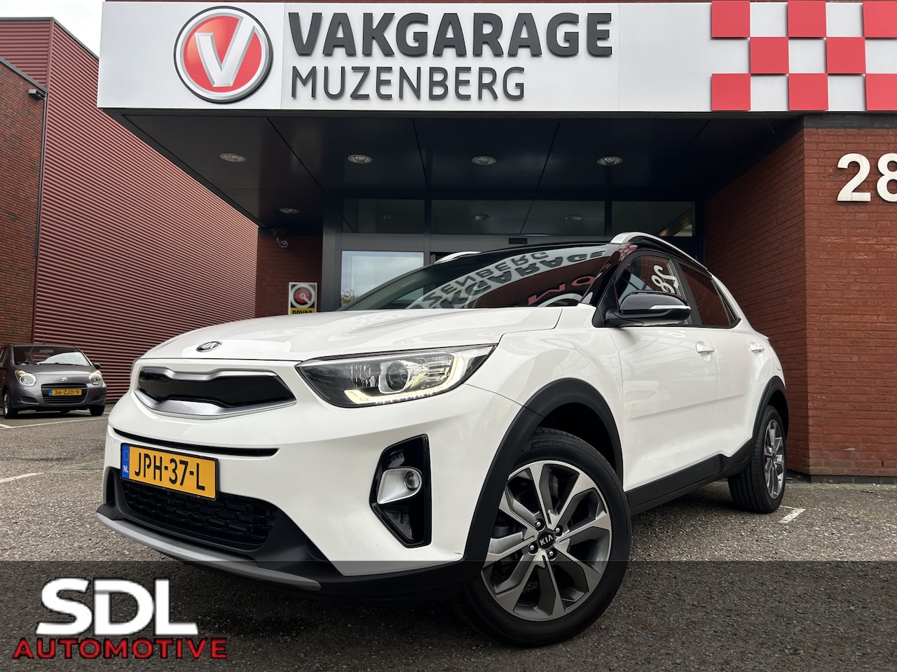 Kia Stonic - 1.0 T-GDi DynamicPlusLine // NAVI // APPLE-ANDROID AUTO // CLIMA // DAB // STUUR+STOELVERW - AutoWereld.nl