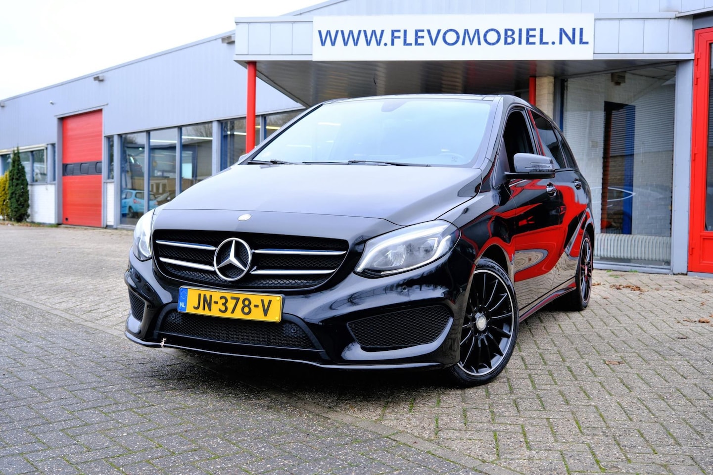 Mercedes-Benz B-klasse - 180 AMG Night Edition Plus Aut. Pano|1e Eig|Leder-Alcantara|LED|Navi|LMV - AutoWereld.nl