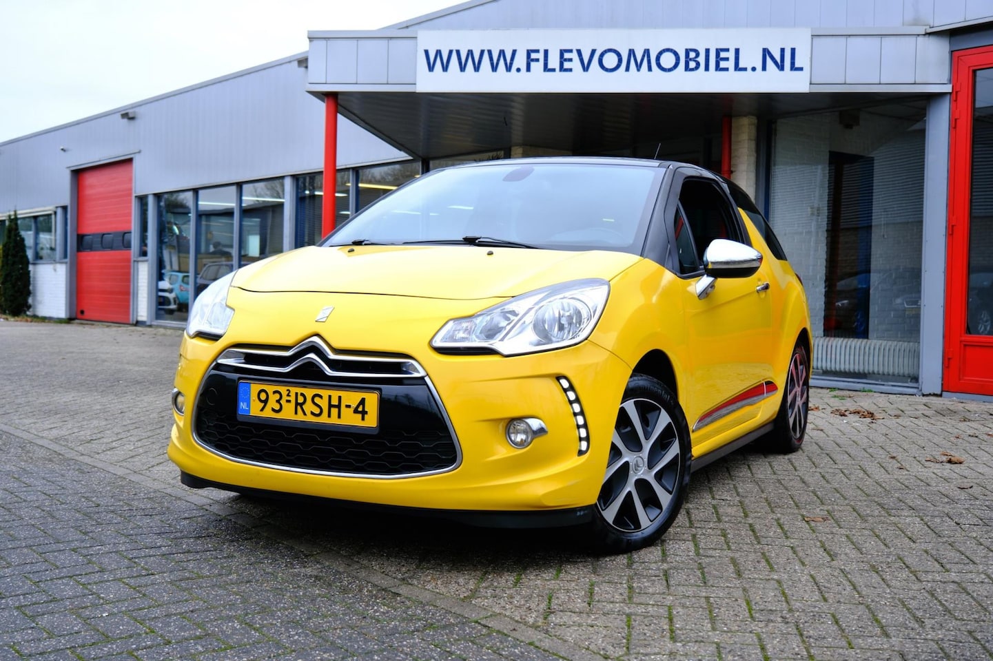 Citroën DS3 - 1.6 e-HDi So Chic Navi|Sportstoelen|Clima - AutoWereld.nl