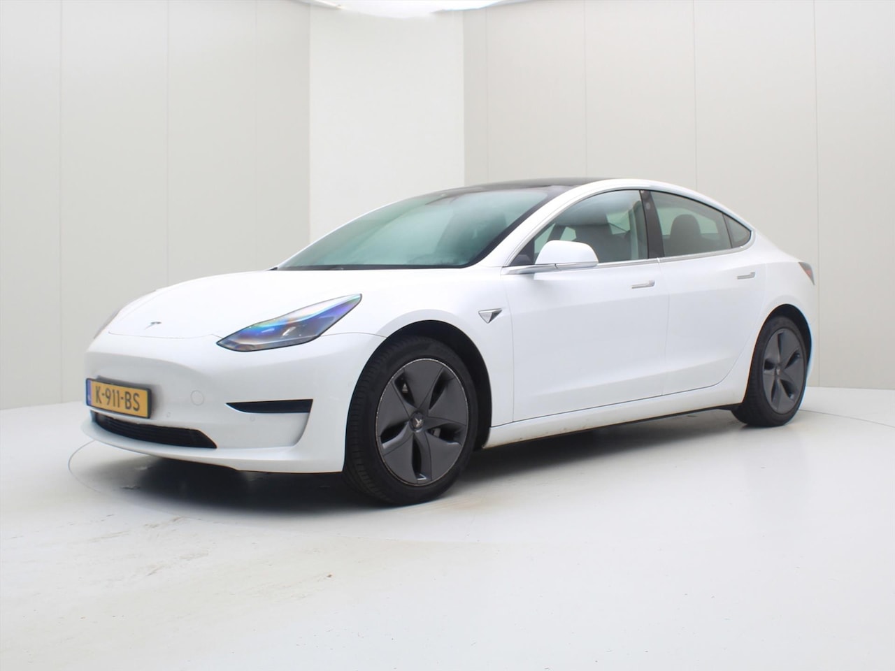 Tesla Model 3 - Standard RWD Plus 92% SoH [ LFP-ACCU+AUTOPILOT+60 kWh+PREMIUM AUDIO ] - AutoWereld.nl