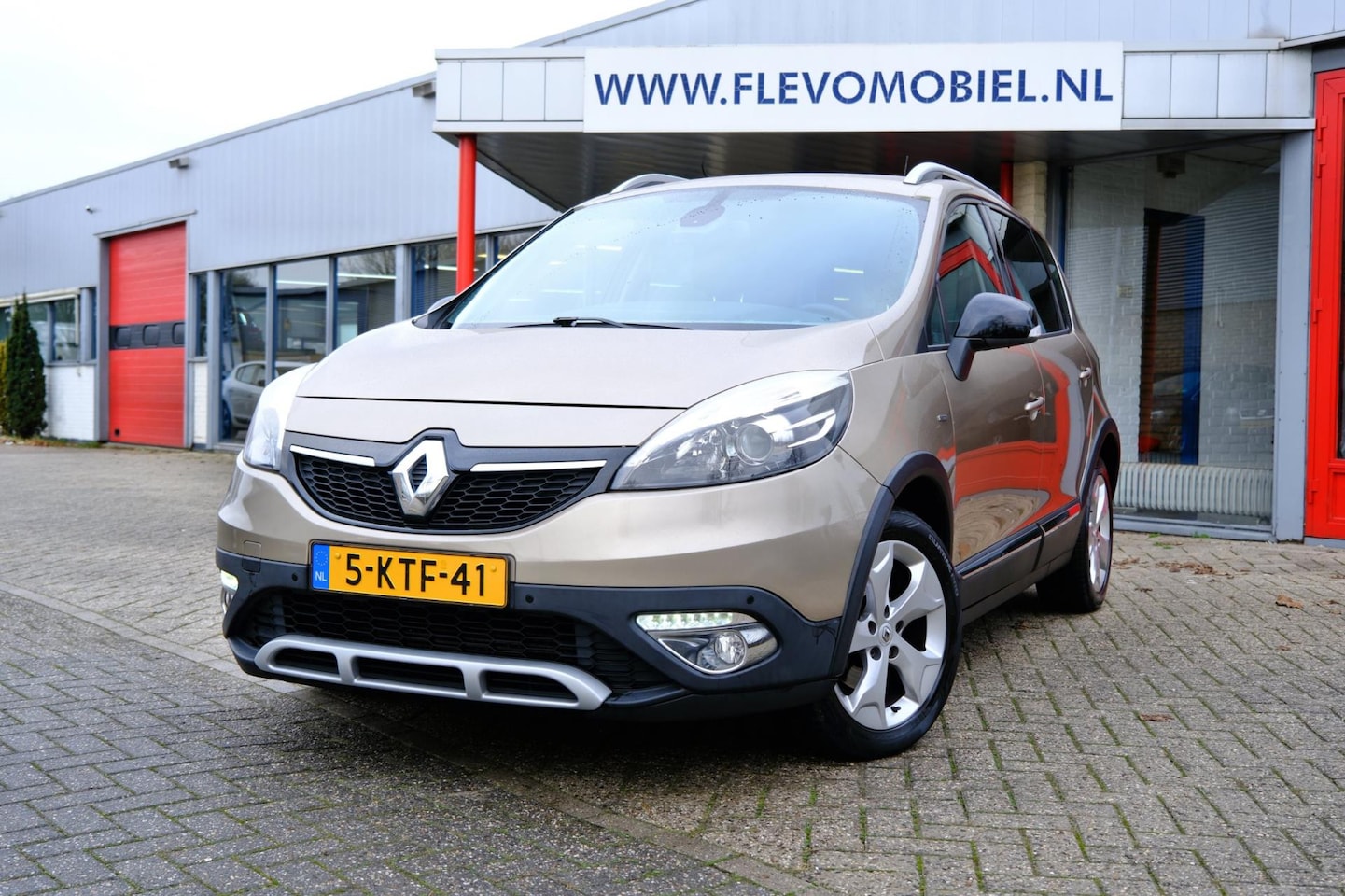 Renault Scénic Xmod - 1.2 TCe Bose Navi|Clima|Half Leder|LMV - AutoWereld.nl