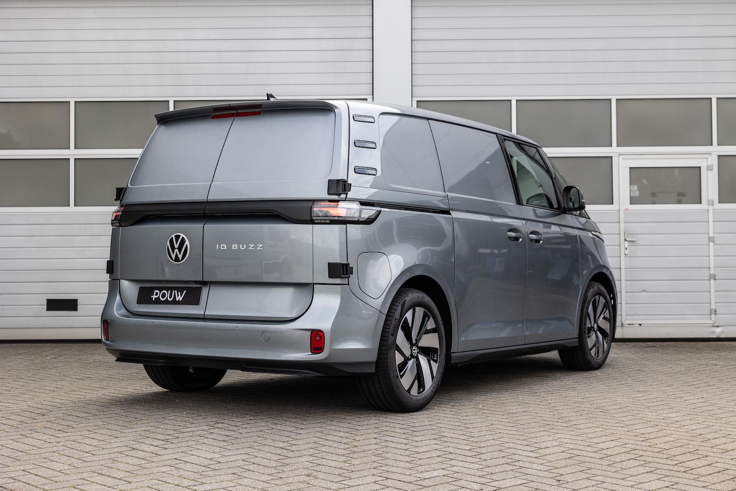 Volkswagen ID. Buzz Cargo - Anniversary 170pk Edition 59 kWh | LMV 19'' | Trekhaak Uitklapbaar - AutoWereld.nl