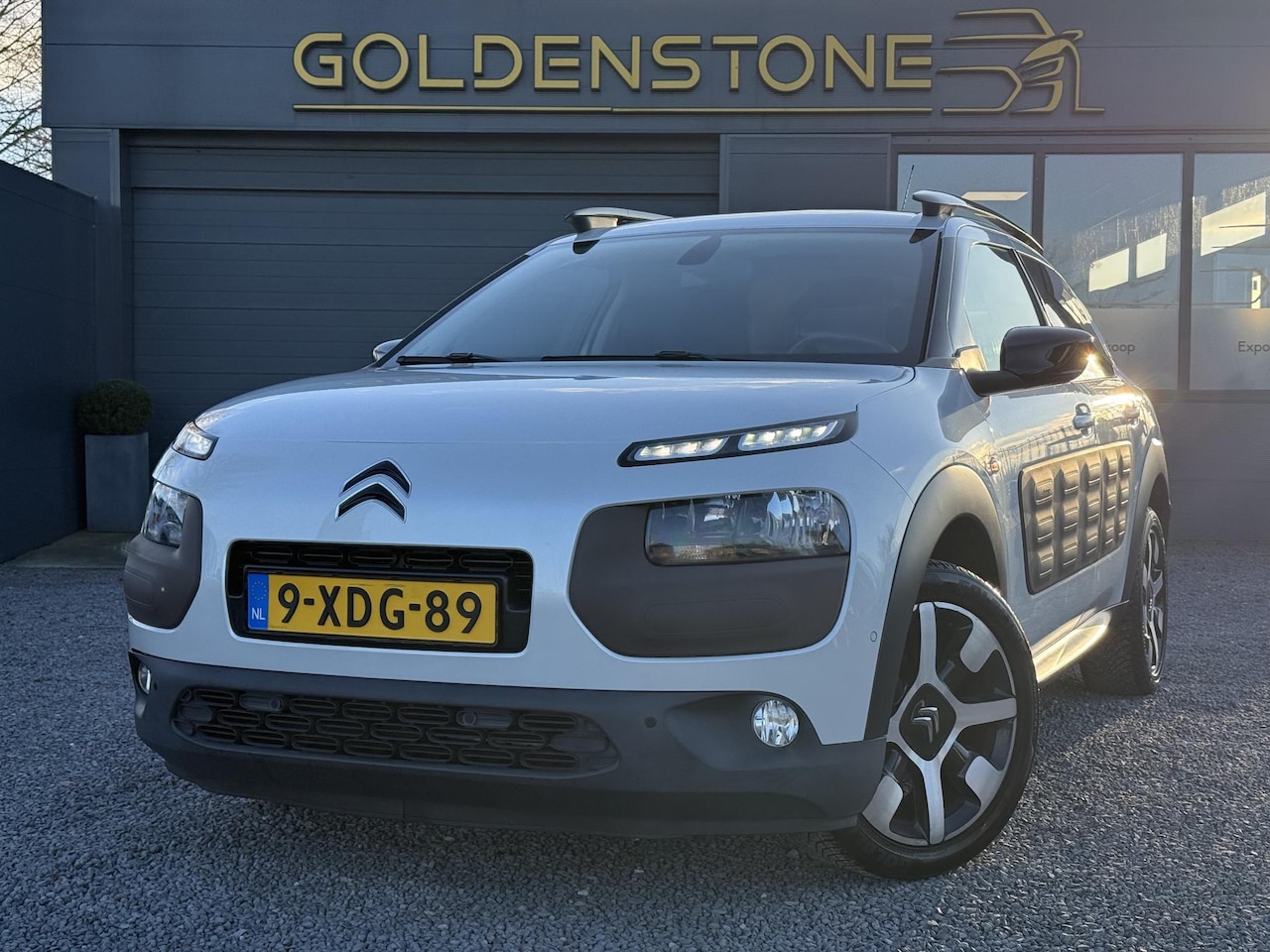Citroën C4 Cactus - 1.2 e-VTi Shine 2e Eigenaar,Trekhaak,Pano,Automaat,Navi,Camera,Lm velgen,Pdc V+A,N.A.P,Apk - AutoWereld.nl