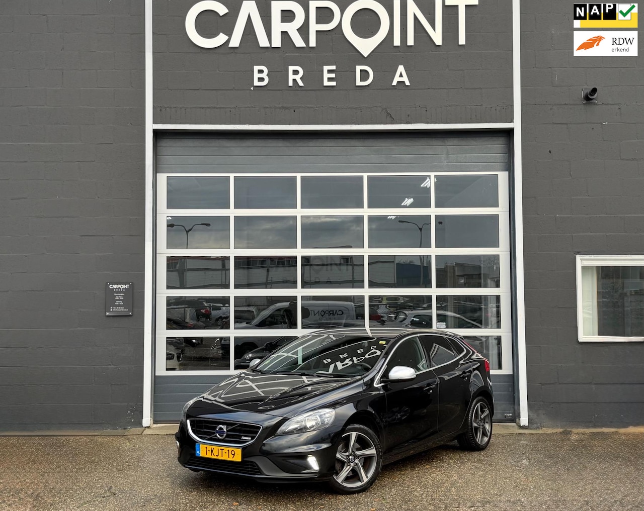 Volvo V40 - 1.6 T3 R-Design 1.6 T3 R-Design, LEER, CAMERA, NAVI, CLIMA - AutoWereld.nl