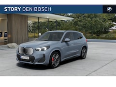 BMW iX1 - eDrive20 M Sport / Panoramadak / Trekhaak / Sportstoelen / Achteruitrijcamera / M Adaptief