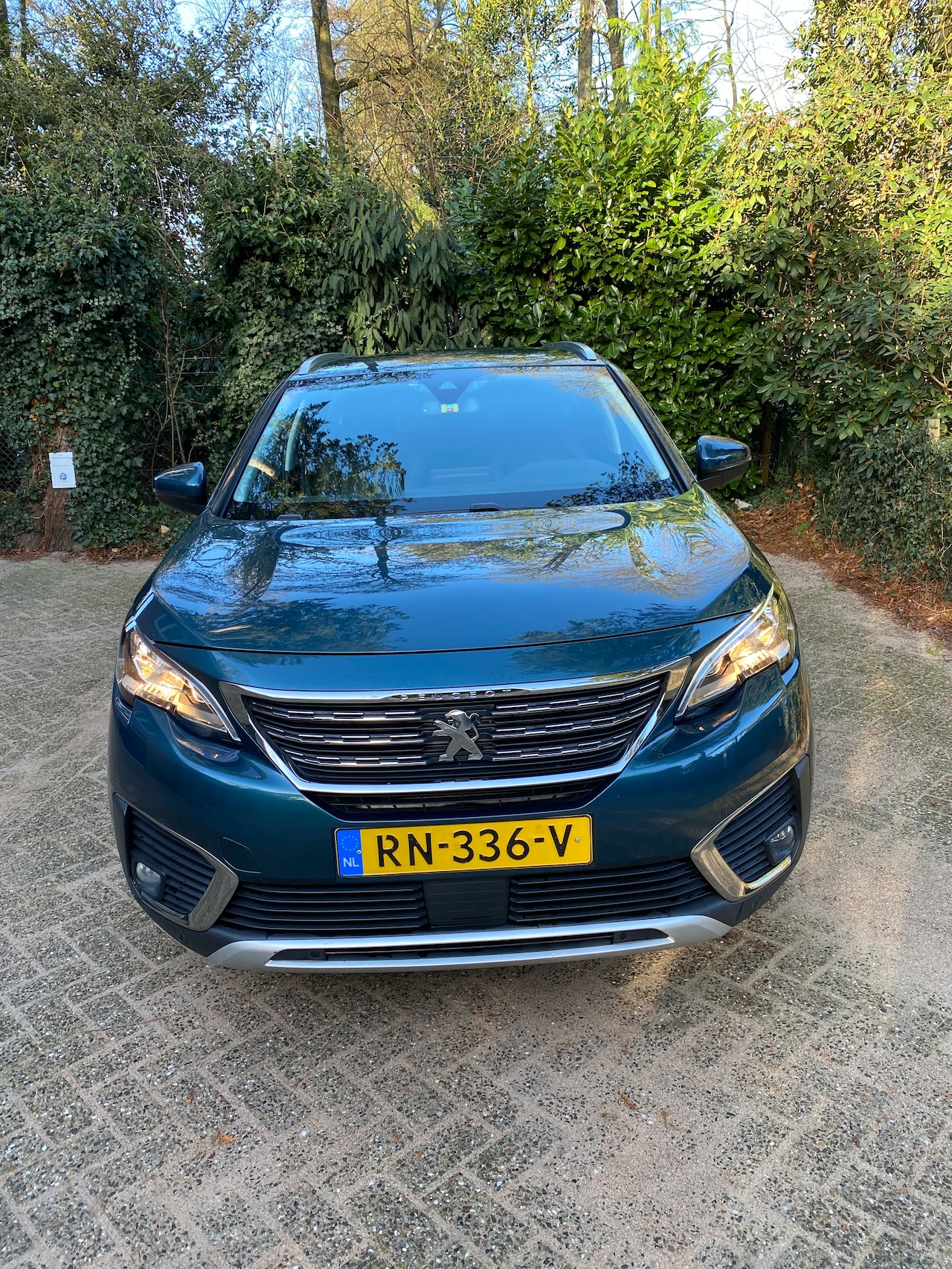 PEUGEOT 5008