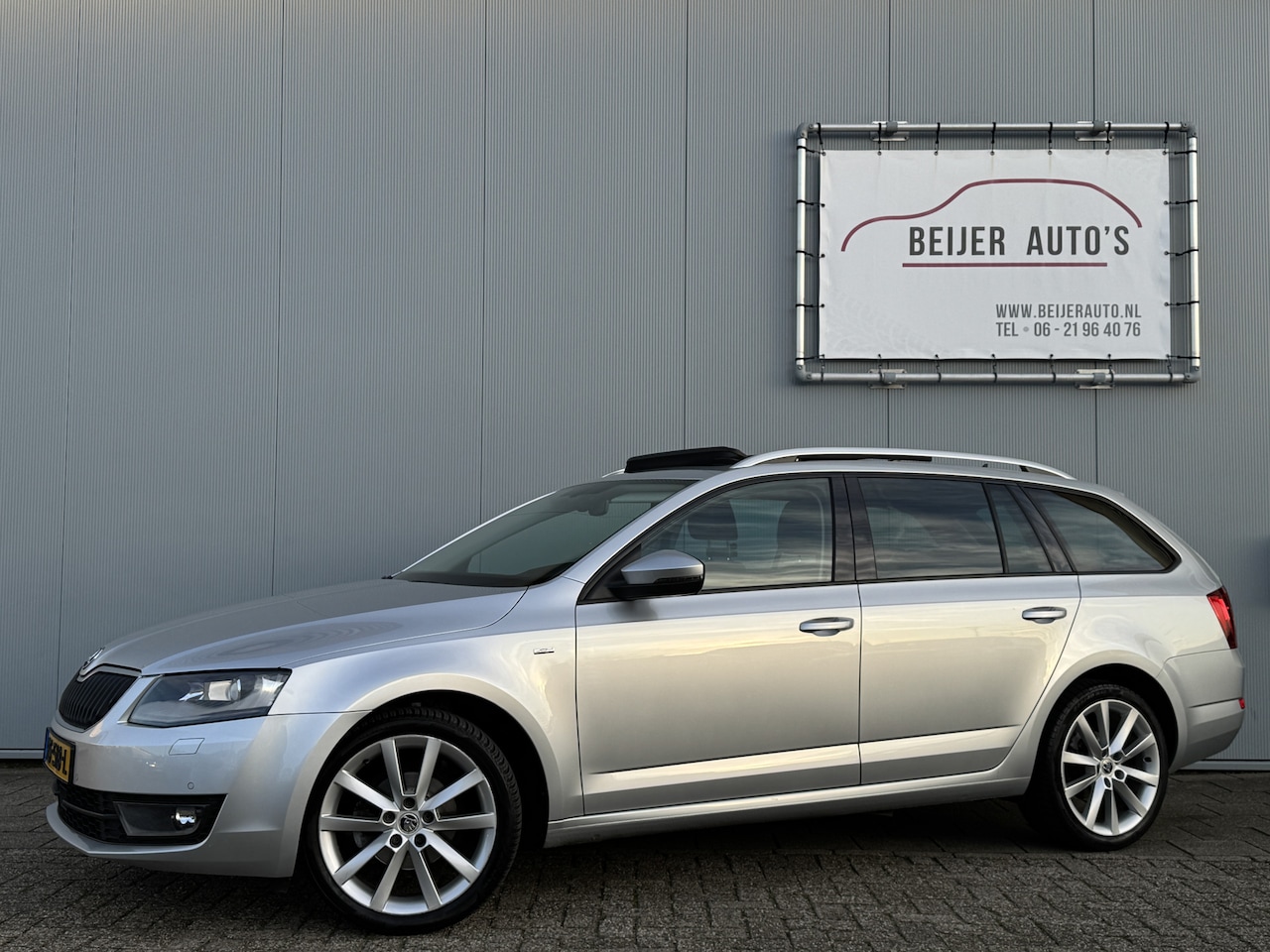 Skoda Octavia Combi - 1.2 TSI Greentech Style Pano/Trekhaak/Apple Carplay. - AutoWereld.nl