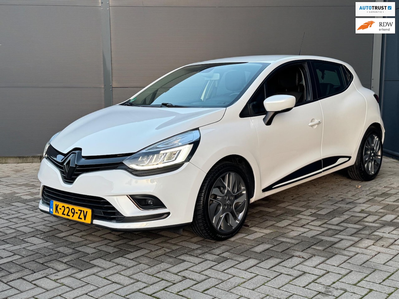 Renault Clio - 1.2 TCe Intens / Automaat / Led / 70.000 km !!! - AutoWereld.nl