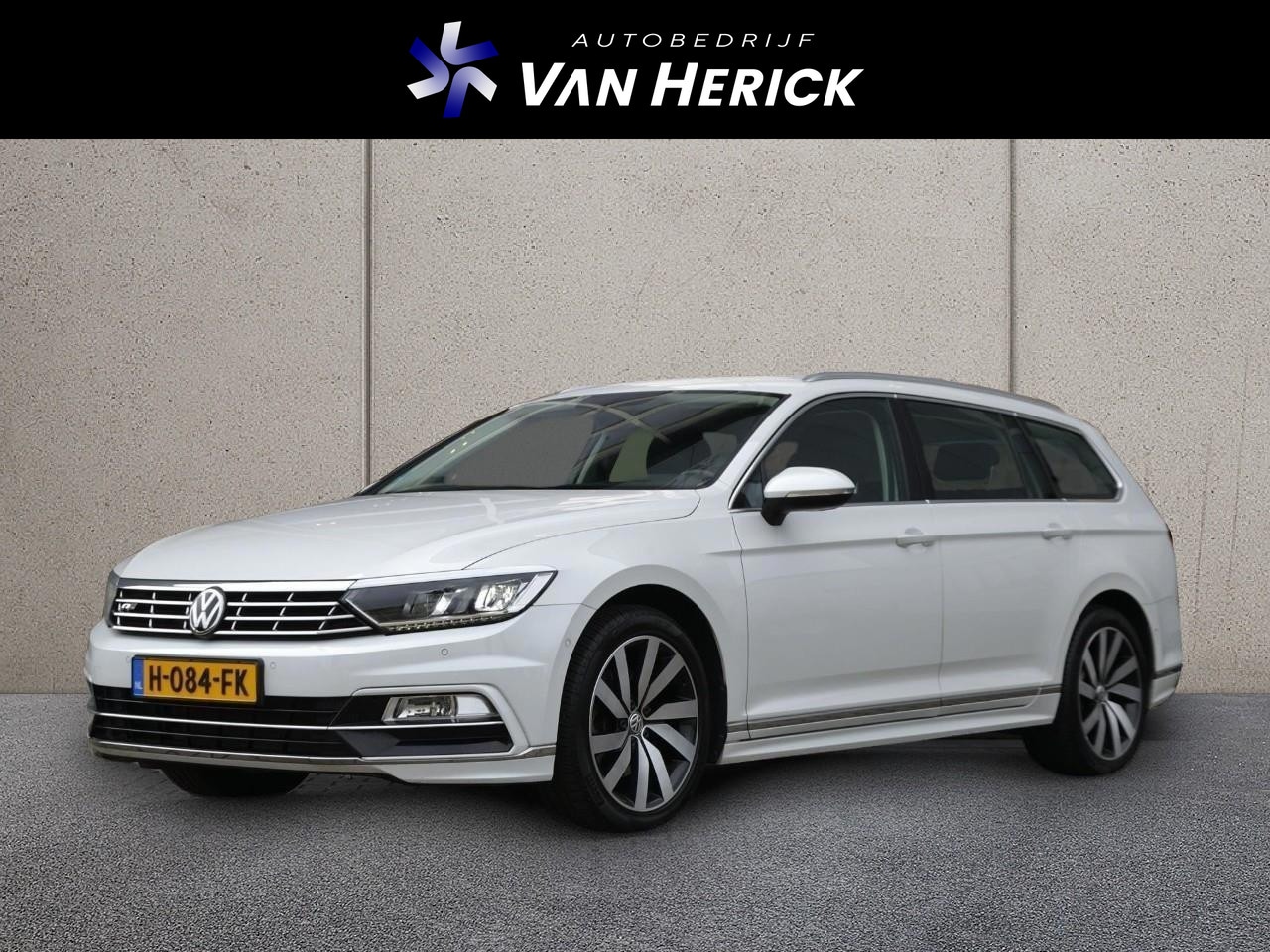 Volkswagen Passat Variant - 1.5 TSI R-line Automaat | Camera | Virtual cockpit | Adaptive Cruise - AutoWereld.nl
