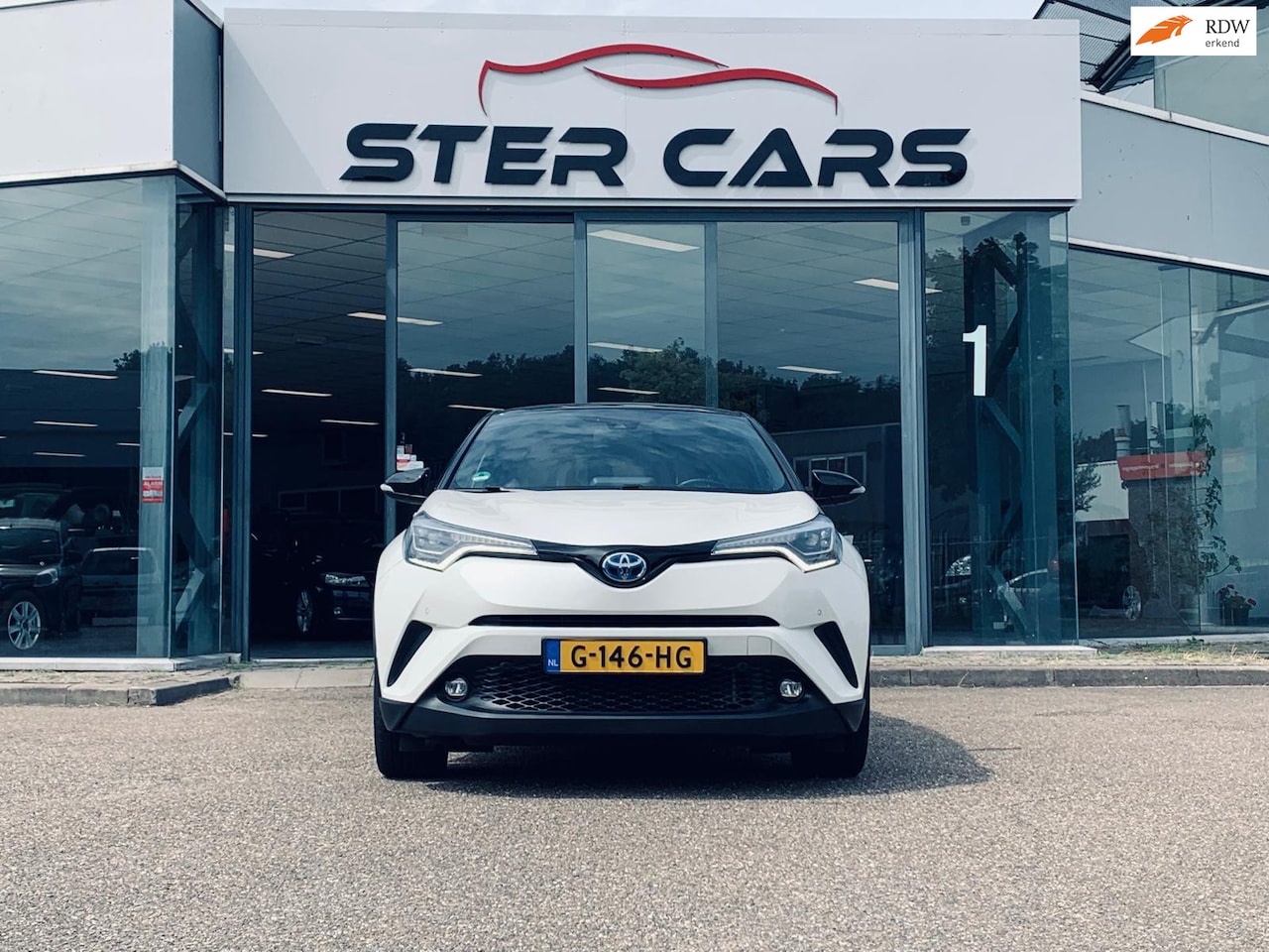 Toyota C-HR - 1.8 Hybrid Bi-Tone Plus 1.8 Hybrid Bi-Tone Plus, Leer, Dodehoek Sensoren, Stoelverwarming, Navi - AutoWereld.nl