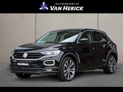 Volkswagen T-Roc - 1.5 TSI 150pk Automaat R-Line | ACC | Navigatie | Winterpakket