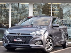 Hyundai i20 - 1.2 4 Cilinder Cruise/Bluetooth/Stoel+Stuurverw/All Season banden