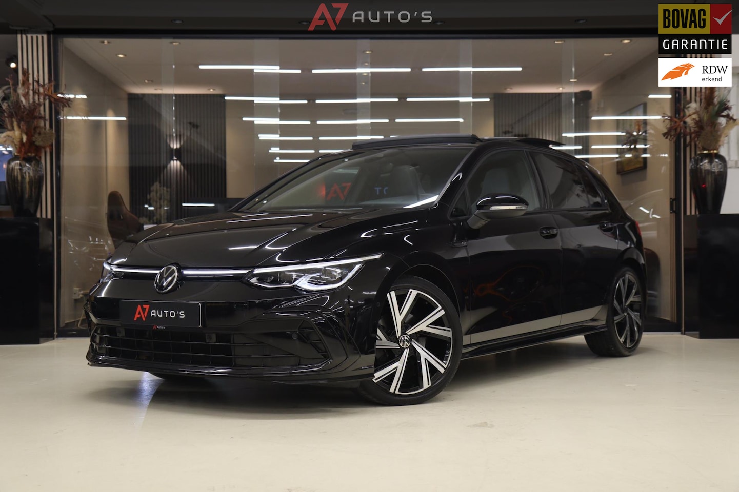 Volkswagen Golf - 1.5 eTSI R-Line 150 PK BLACKSTYLE/PANO/CARPLAY/ACC/LANEASSIST/VOL - AutoWereld.nl