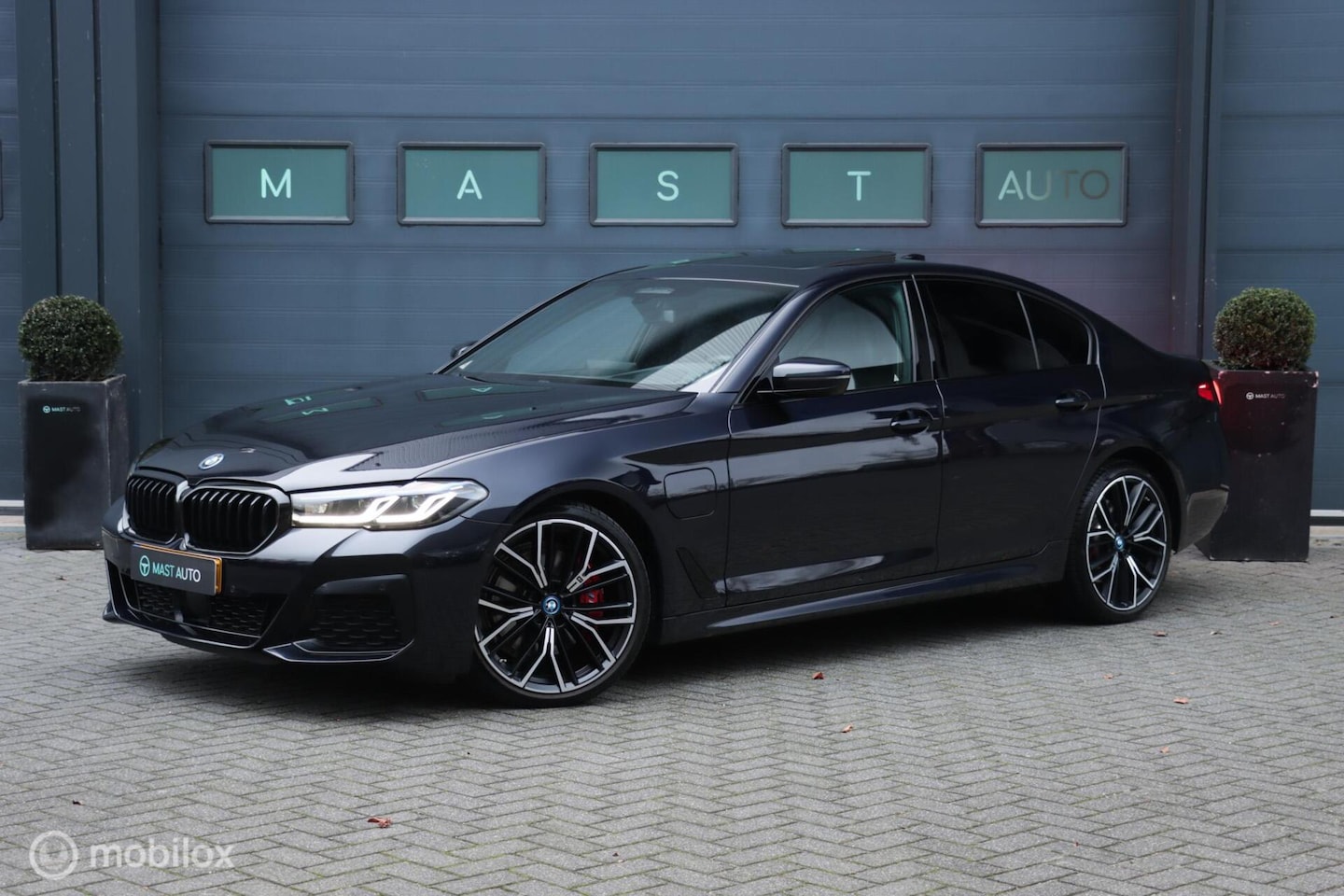 BMW 5-serie - 530e|M-Sport Pro|Individual|Pano|Ventilatie|Laser| - AutoWereld.nl
