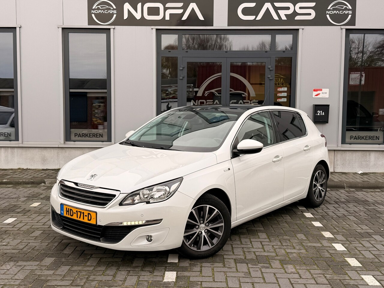 Peugeot 308 - 1.2 PureTech Style|Nap|Pano|Pdc - AutoWereld.nl