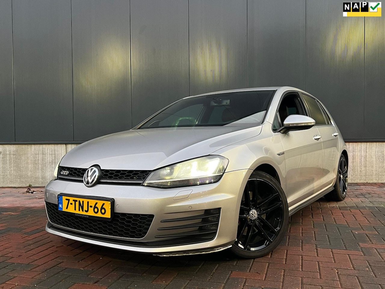 Volkswagen Golf - 2.0 TDI GTD * Navi * Cruise * Climate * Led * NAP * Leer * Automaat * - AutoWereld.nl