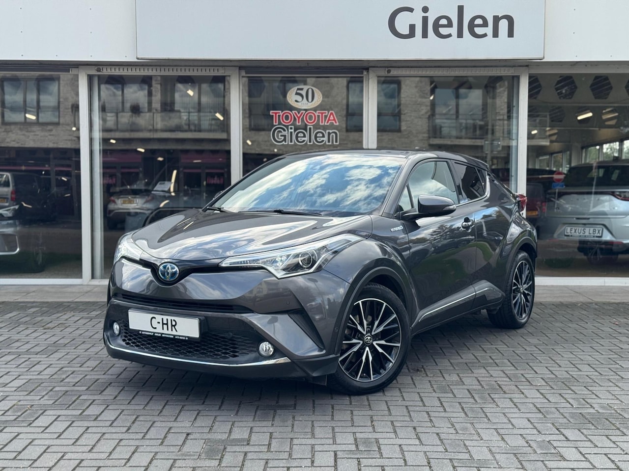 Toyota C-HR - 1.8 Hybrid First Edition | Eerste eigenaar, Trekhaak, JBL, Stoelverwarming, 18 inch, Keyle - AutoWereld.nl