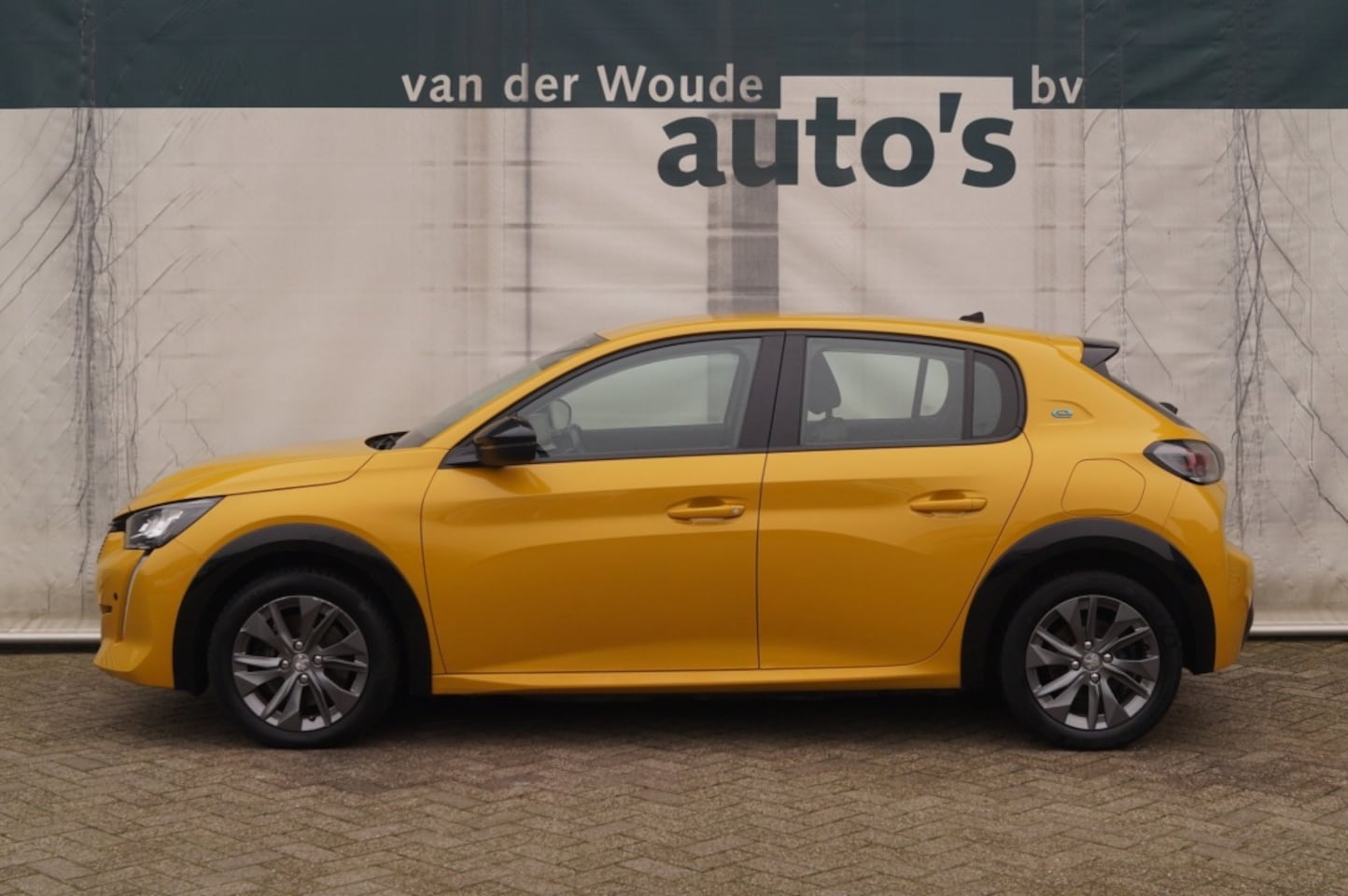 Peugeot e-208 - EV Active Pack 50kWh 136pk Automaat -NAVI-ECC-PDC- - AutoWereld.nl