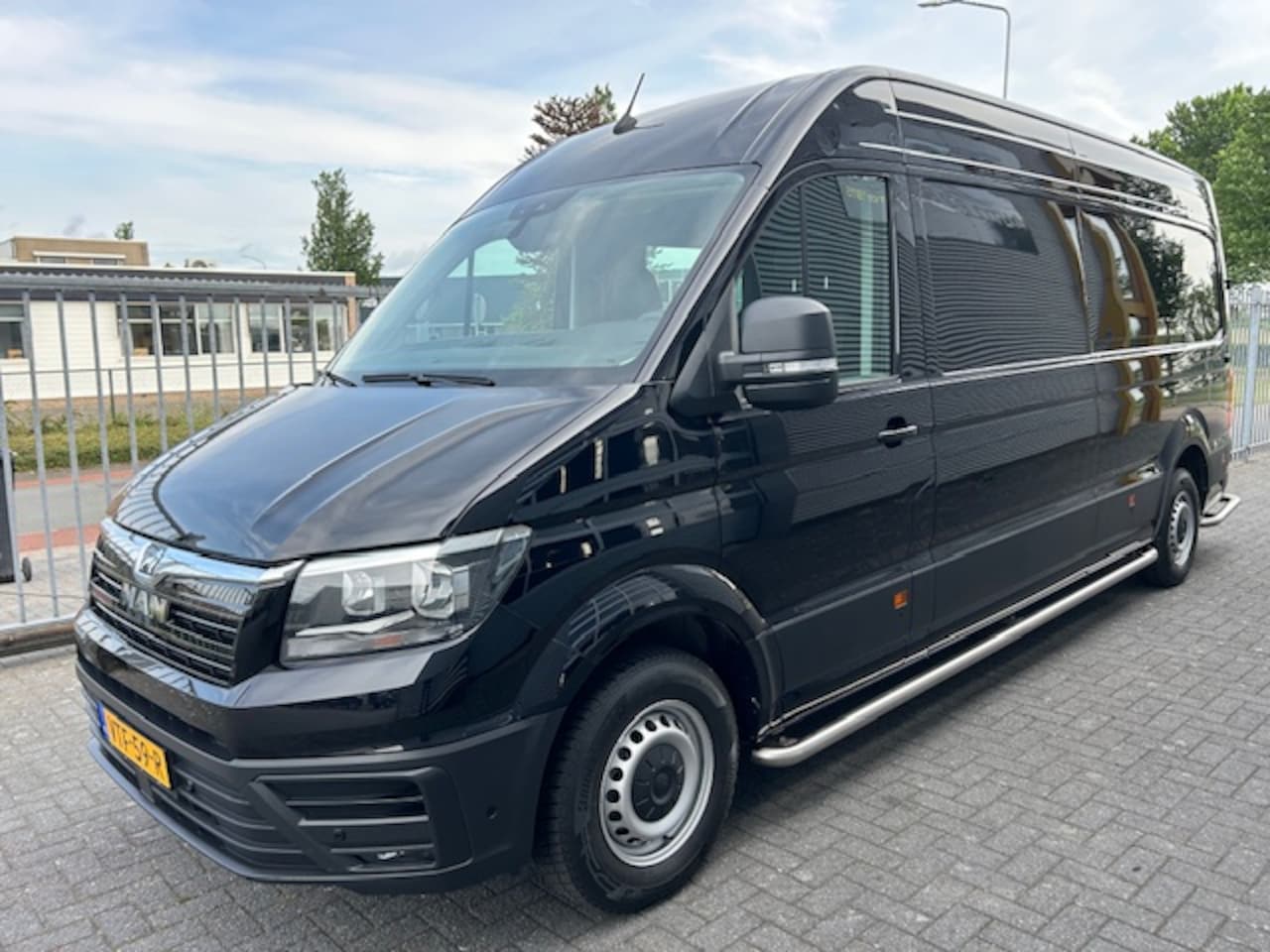 Volkswagen Crafter - 35 2.0 TDI L4H3 Highline 35 2.0 TDI L4H3 Highline - AutoWereld.nl