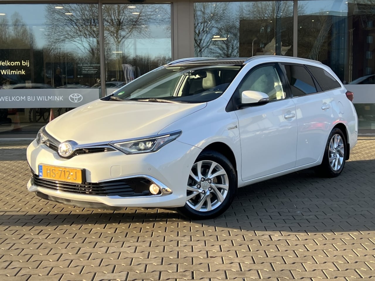 Toyota Auris Touring Sports - 1.8 Hybrid Lease Pro | Panoramadak | Trekhaak | Navi - AutoWereld.nl