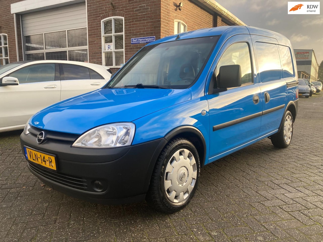 Opel Combo - COMBO-C-VAN 1.6 benzine bj 2007 apk tot 12-2026 grijskenteken - AutoWereld.nl