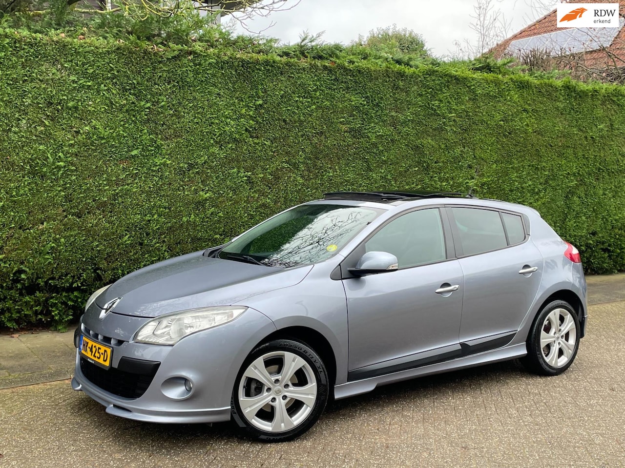 Renault Mégane - 2.0 AUTOMAAT/PANO/PDC/NAVI/UNIEK/RIJDT GOED!! - AutoWereld.nl