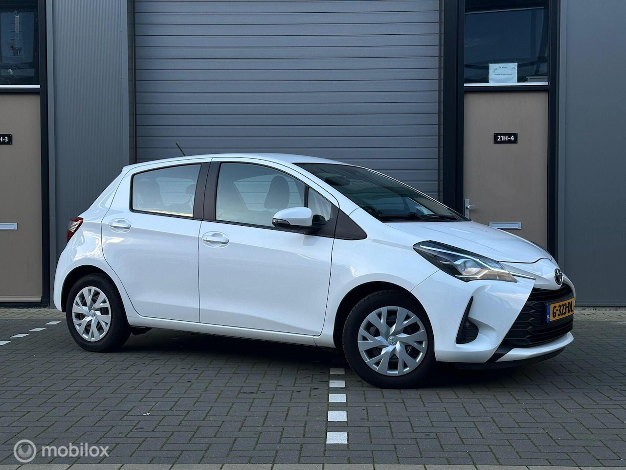 Toyota Yaris - 1.0 VVT-i Comfort Elek ramen Airco Navi Camera - AutoWereld.nl