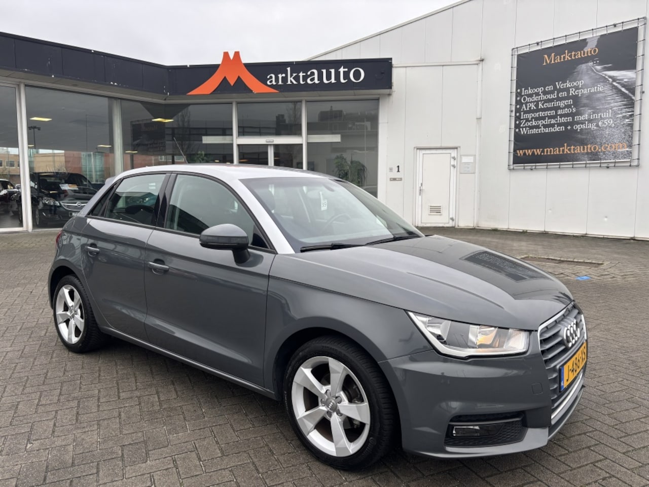Audi A1 Sportback - 1.0 TFSI Pro Line Navi Bluetooth Stoelverwarming Parkeersensoren - AutoWereld.nl