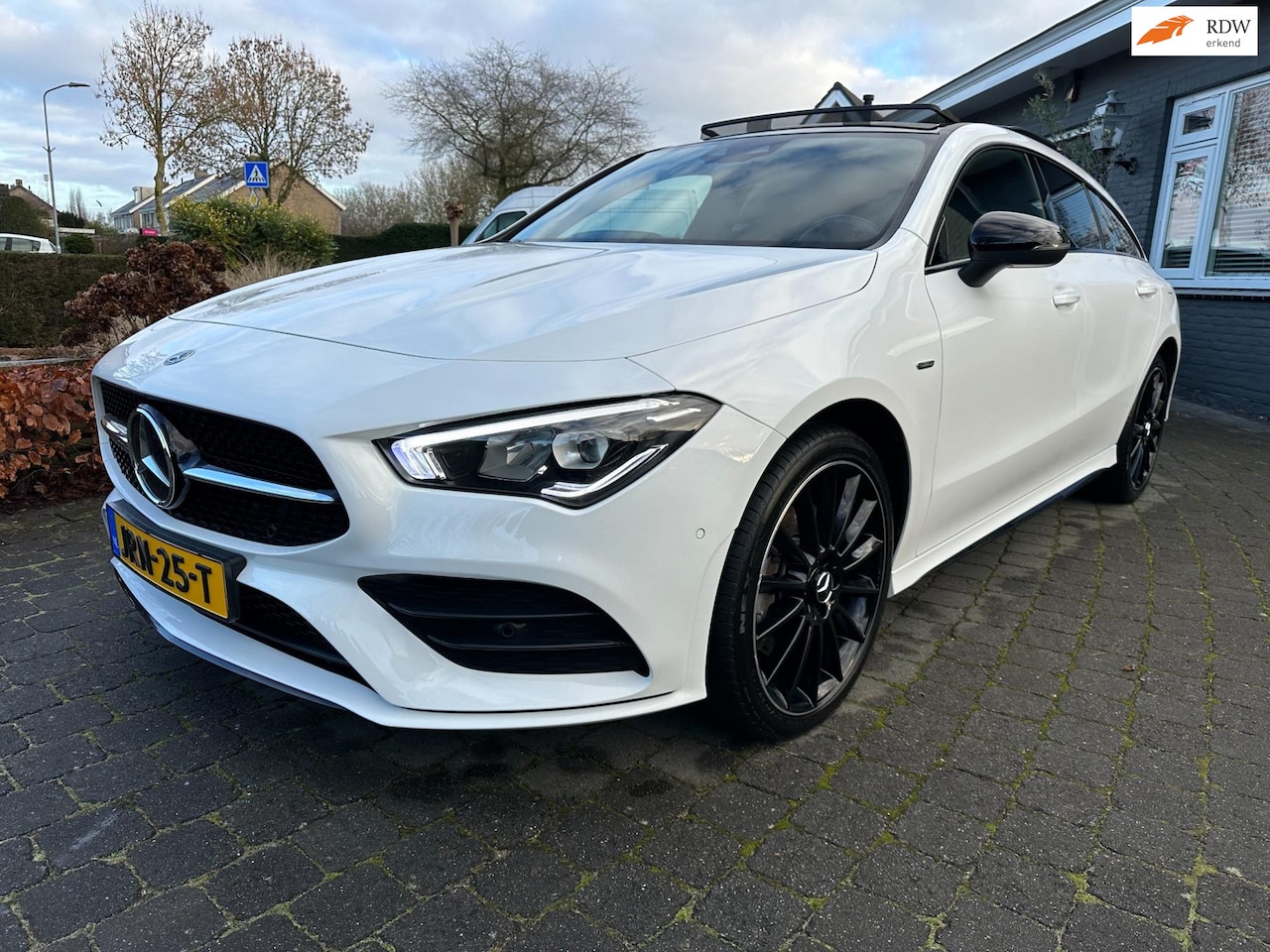 Mercedes-Benz CLA-klasse Shooting Brake - 250 e AMG, Pano, BTW! - AutoWereld.nl
