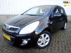 Hyundai i20 - 1.4i i-Catcher | Clima | Achteruit rijcamera