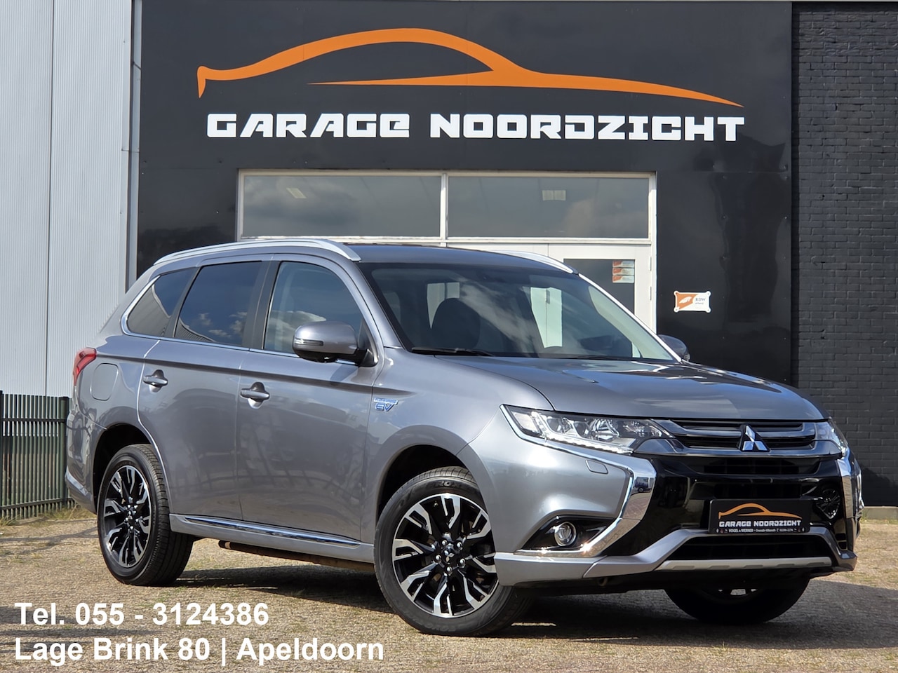 Mitsubishi Outlander - 2.4 PHEV 4WD INTYLE+ PREMIUM NIEUW ACCU PAKKET 360 CAMERA|KEY LESSGO|XENON LED|LEDER/ALCAN - AutoWereld.nl