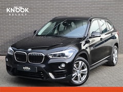 BMW X1 - sDrive18i Executive Sport Line Automaat / Navigatie / LED / 18 Inch / Parkeersensoren voor