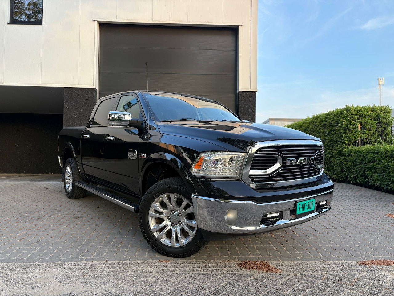 Dodge Ram 1500 - 5.7 V8 4x4 Crew Cab Longhorn - Luchtvering - Bomvol - AutoWereld.nl