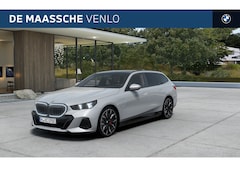 BMW 5-serie Touring - 530e M Sport Automaat / Panoramadak / Trekhaak / Stoelventilatie / Bowers & Wilkins / M Sp