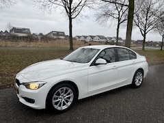 BMW 3-serie - 320i High Executive