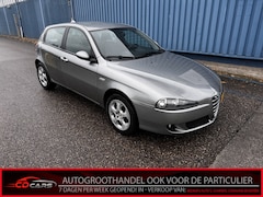 Alfa Romeo 147 - 1.6 T.Spark Progression Clima, Cruise control, Radio, Mistlamp, Lichtmetalen velgen Bij de