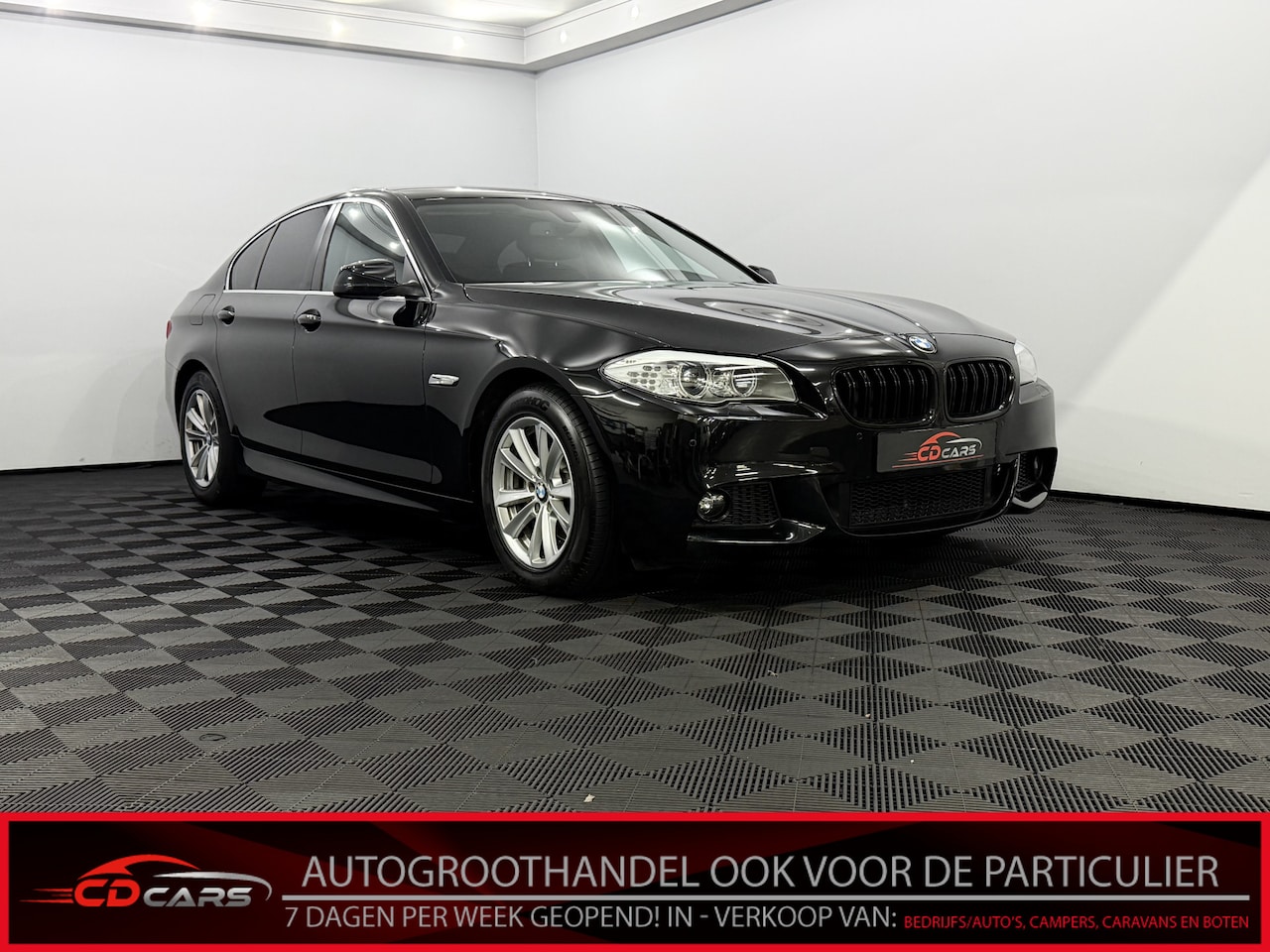 BMW 5-serie - 520i High Executive Leder, Navi, Parkeersensoren, Keyless start, Memory stoelen, Elektrisc - AutoWereld.nl