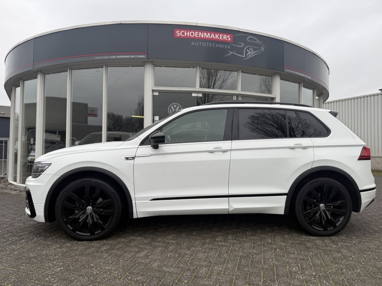 Volkswagen Tiguan - 1.5 TSI Highl. Bus R - AutoWereld.nl