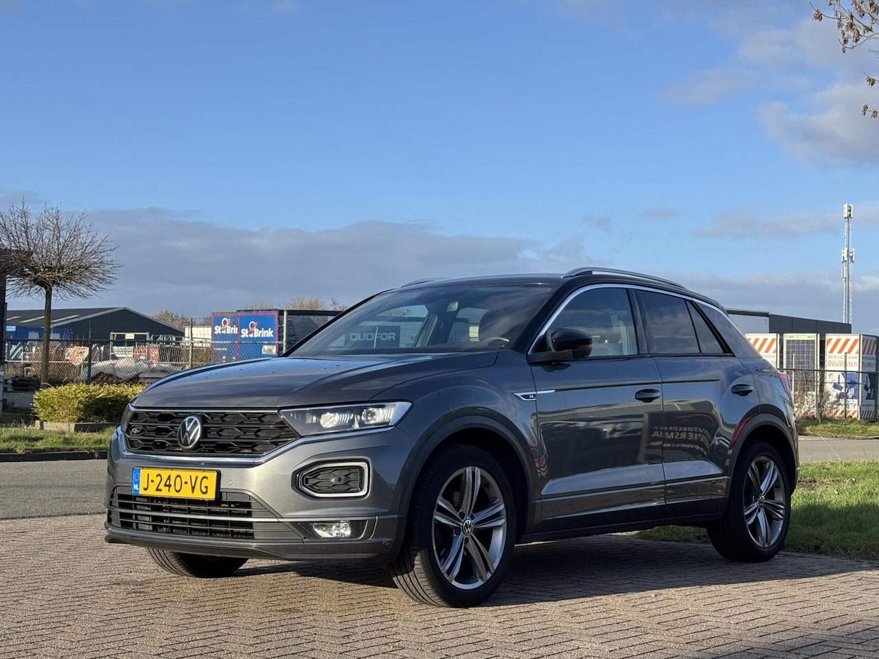 Volkswagen T-Roc - 1.5 TSI Sport Business R trekhaak acc camera - AutoWereld.nl