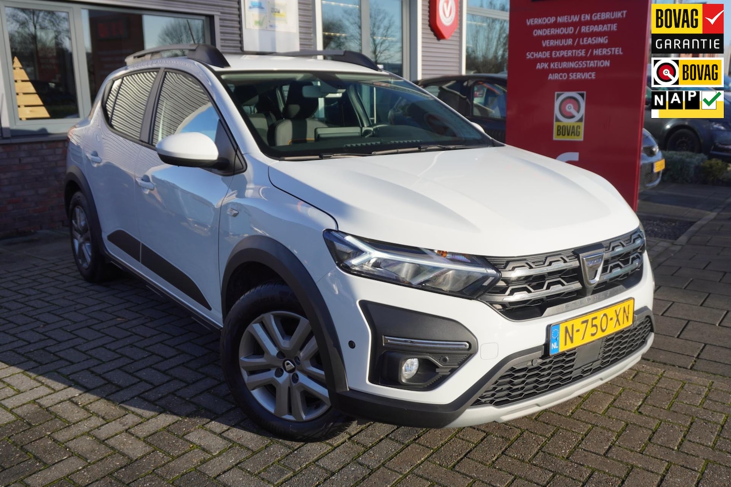 Dacia Sandero Stepway - 1.0 TCe 90 Comfort; Camera; Cruise control; Apple carplay; Climate control; BLIS - AutoWereld.nl