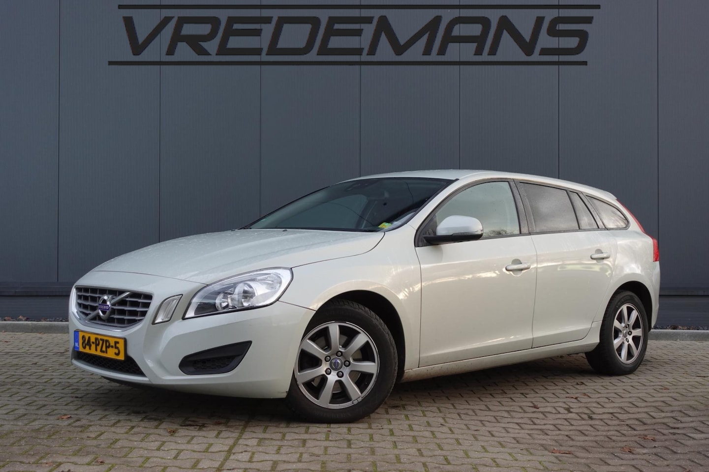 Volvo V60 - 2.0 D3 Kinetic 2.0 D3 Kinetic - AutoWereld.nl
