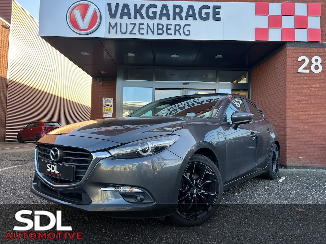 Mazda 3 - 2.0 SkyActiv-G 120 GT-M // FULL LED // HUD // CRUISE // NAVI // CAMERA // KEYLESS - AutoWereld.nl