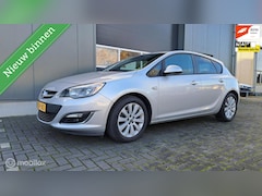 Opel Astra - 1.4 Turbo Business +