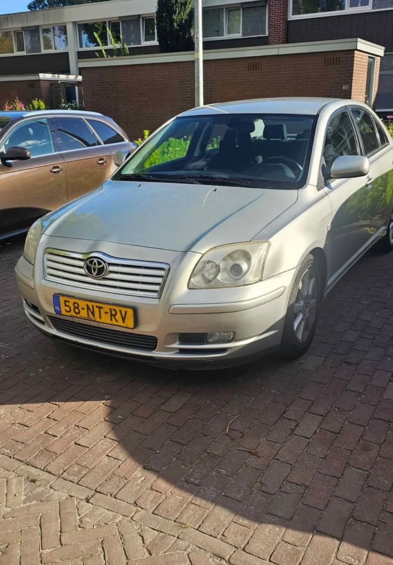 Toyota Avensis - 1.8 VVTi Linea Luna - AutoWereld.nl