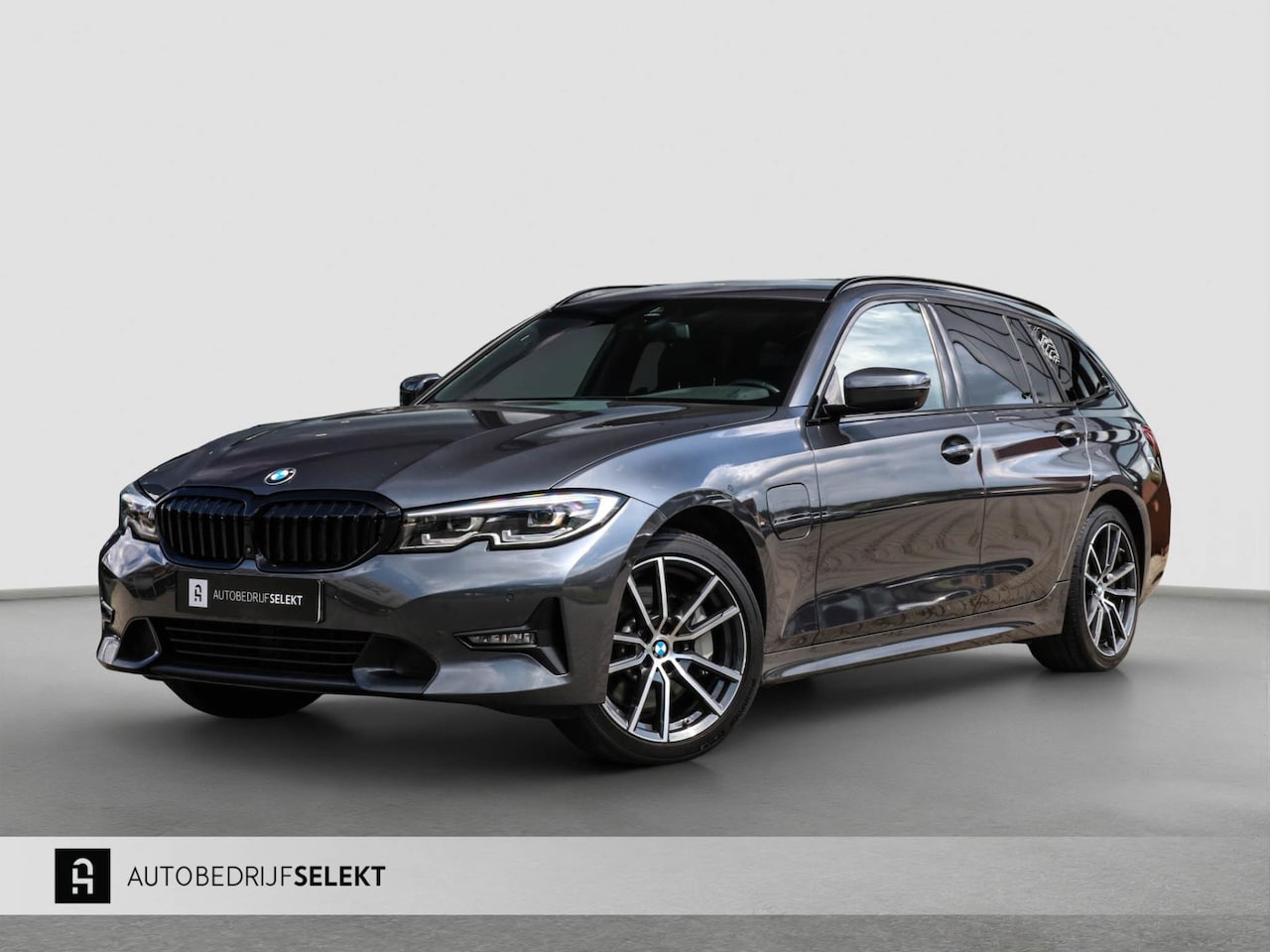 BMW 3-serie Touring - 330e xDrive - TREKHAAK - 360 CAMERA - DEALER ONDERHOUDEN - LED - HOUTINLEG - SFEERVERLICHT - AutoWereld.nl