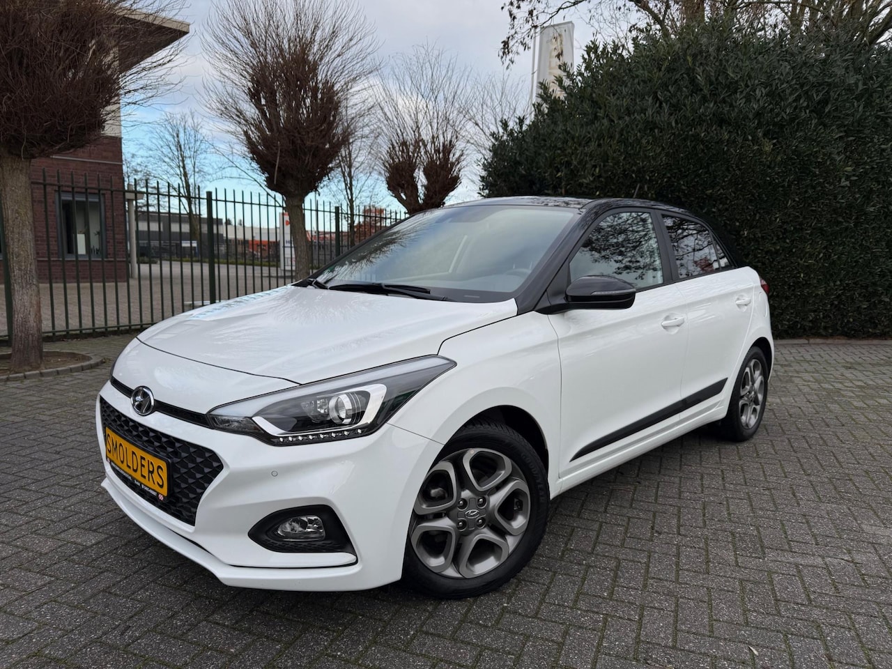 Hyundai i20 - 1.2 (4 cil.), Apple CarPlay, Clima, Cruise Control, Navigatie, Camera, Stoel- & Stuurverwa - AutoWereld.nl