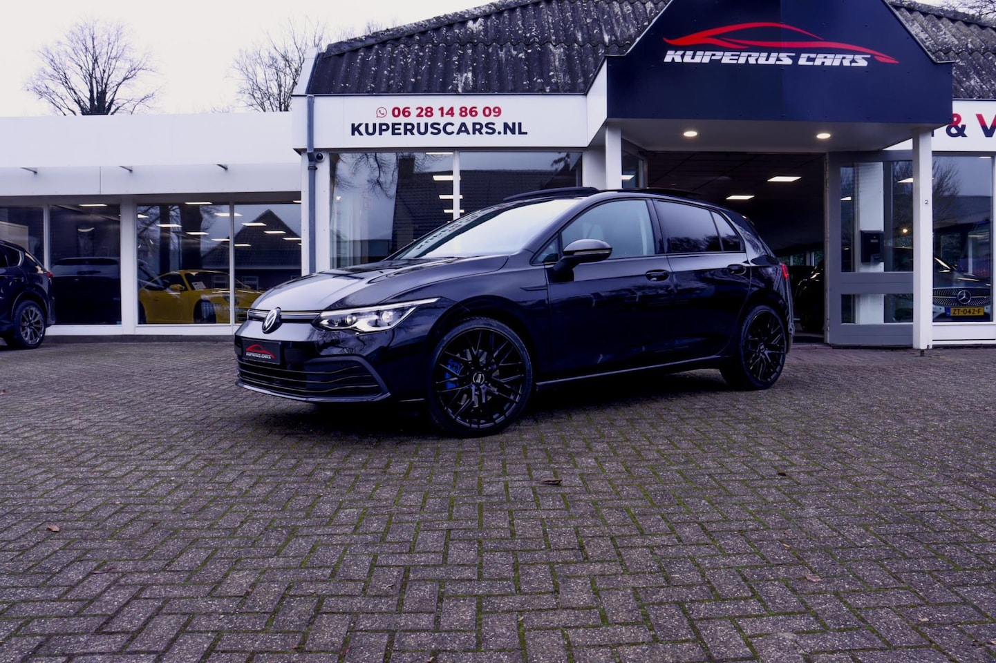 Volkswagen Golf - 1.5 eTSI R-Line Pano/Massage/Sfeer/MAM 19"/R stoelen/ACC/Full - AutoWereld.nl
