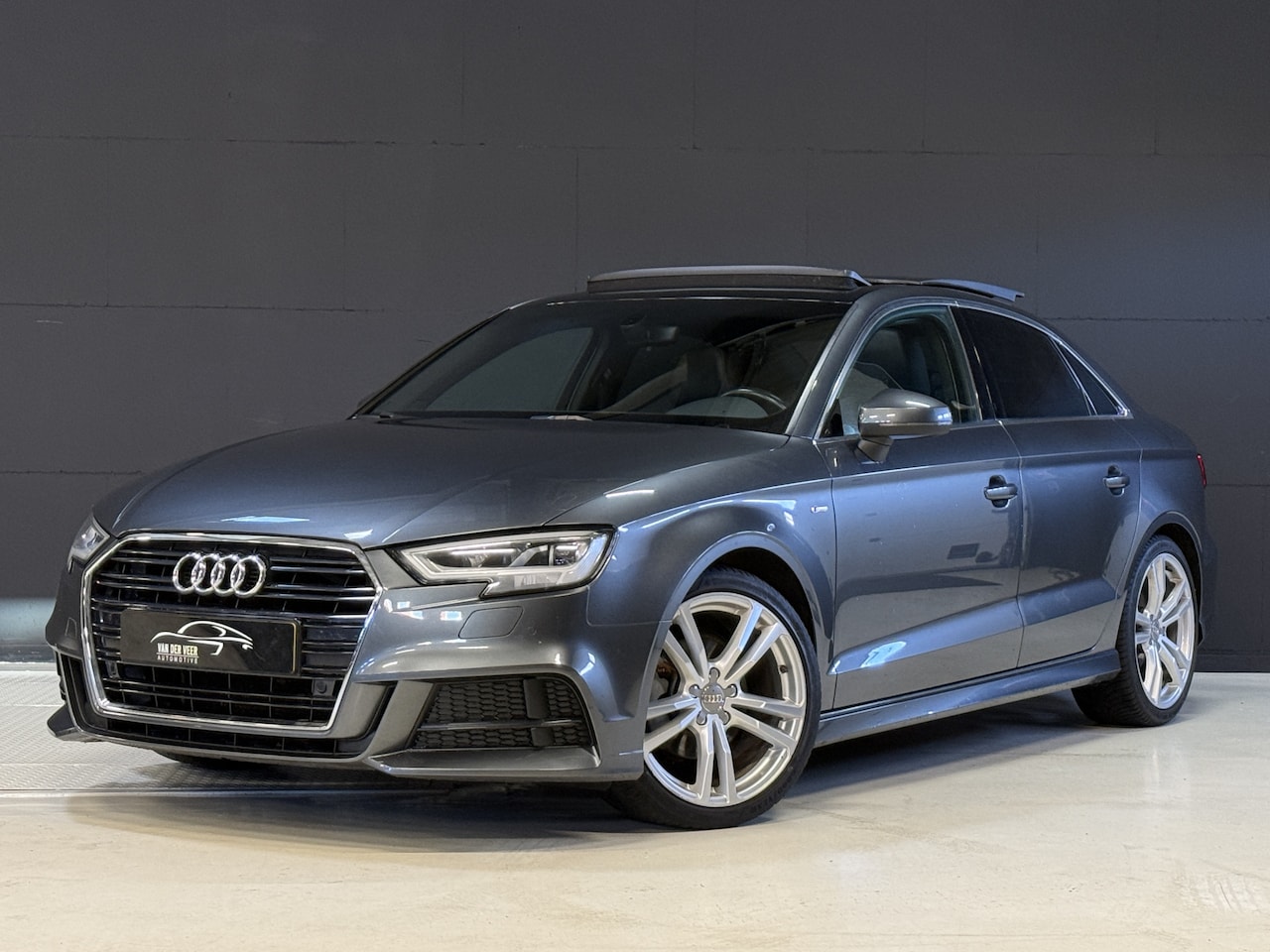 Audi A3 Limousine - 35 TFSI CoD Sport S Line Edition | S-Line | Panoramadak | Draadloze telefoonlader . - AutoWereld.nl